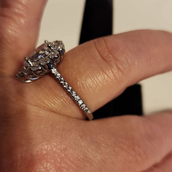 TEARDROP LARGE WOMAN BLING RING - Picture 6 of 6